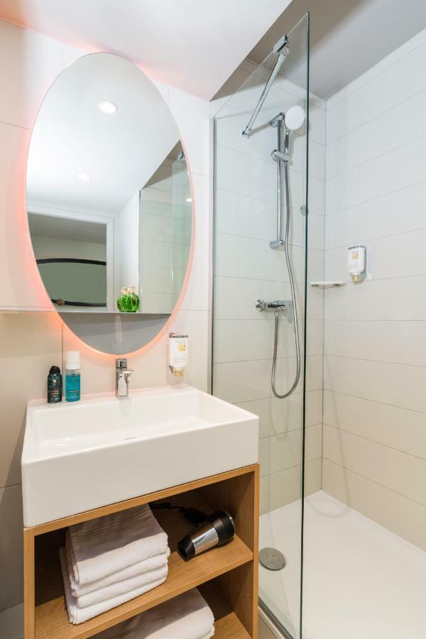 Adagio Access Centre